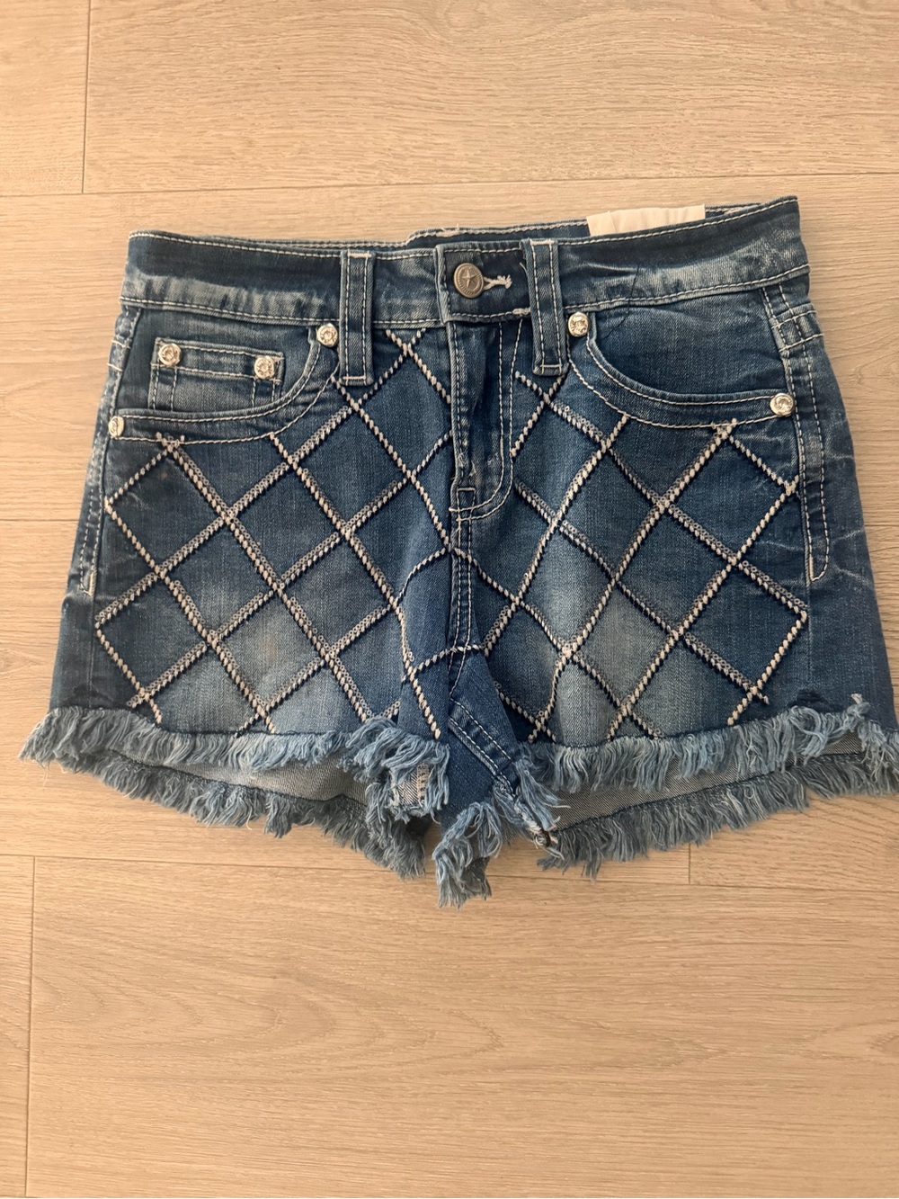 Stella In dreams Embellished Frayed Hem Denim Shorts - Blue